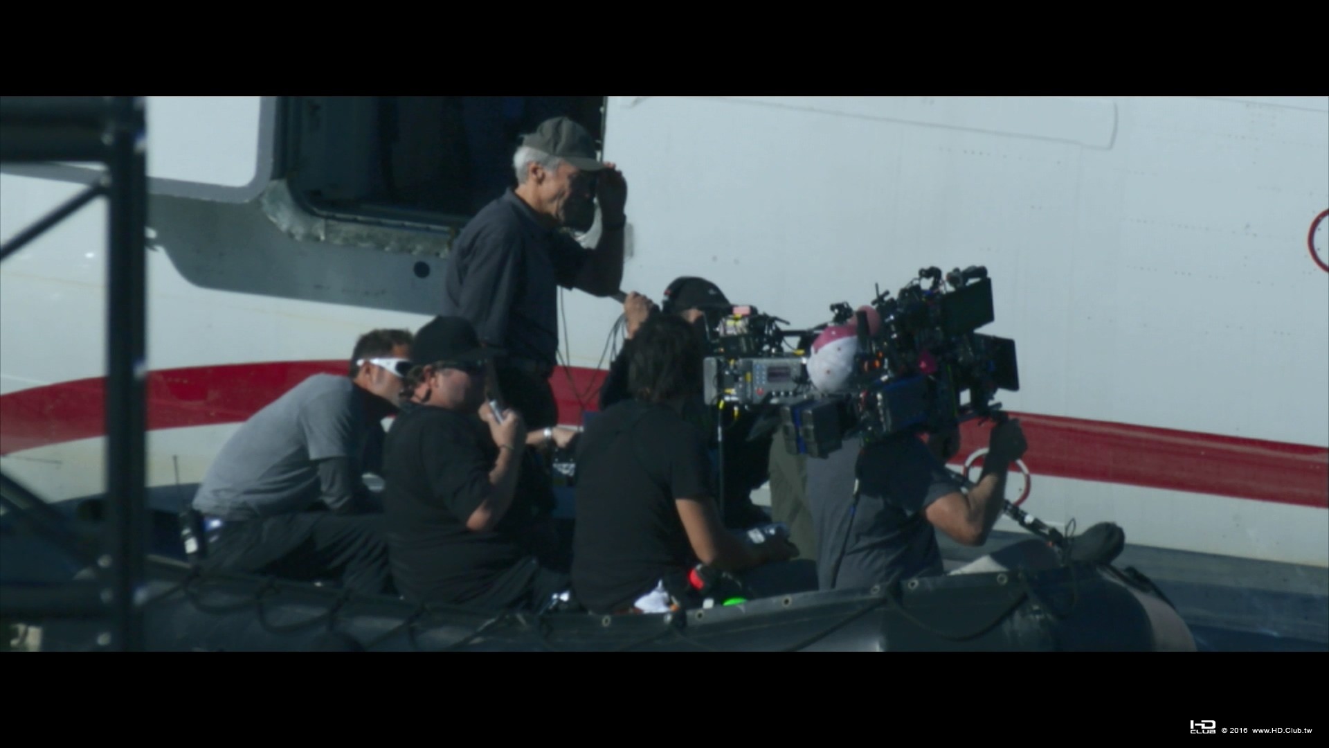 SULLY_TRAILER_4_W_GC.mov_20160820_090453.849.jpg