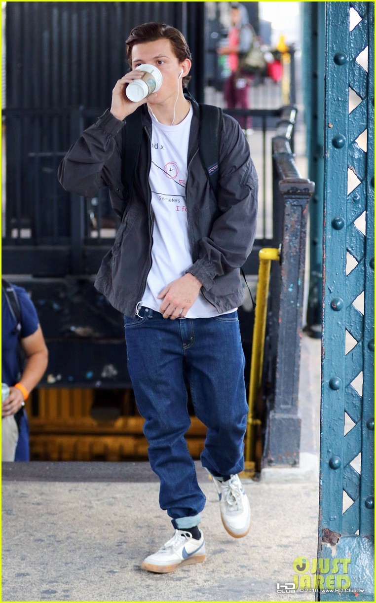 tom-holland-films-spider-man-homecoming-queens-16.JPG