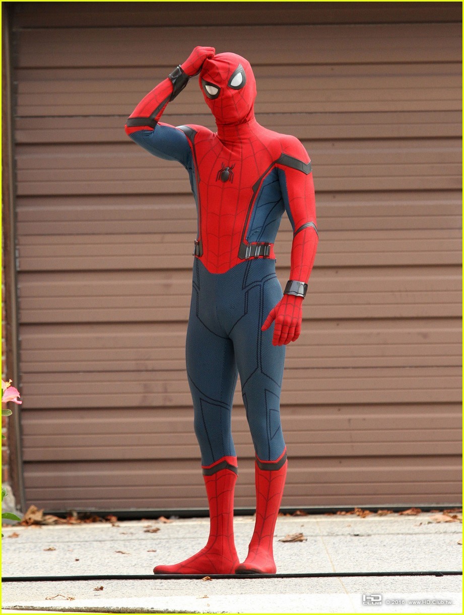 tom-holland-challenges-christ-pratt-to-a-dance-off-01.jpg