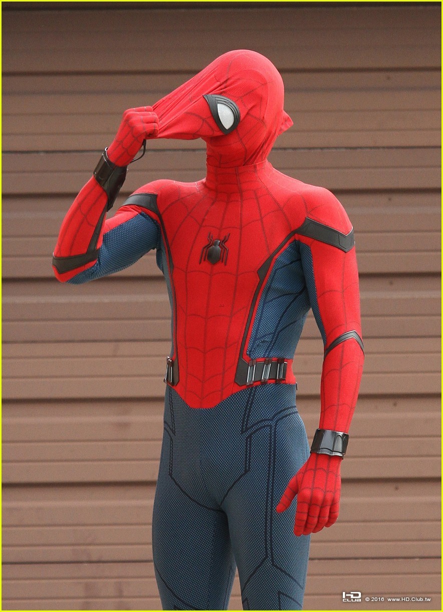 tom-holland-challenges-christ-pratt-to-a-dance-off-06.jpg