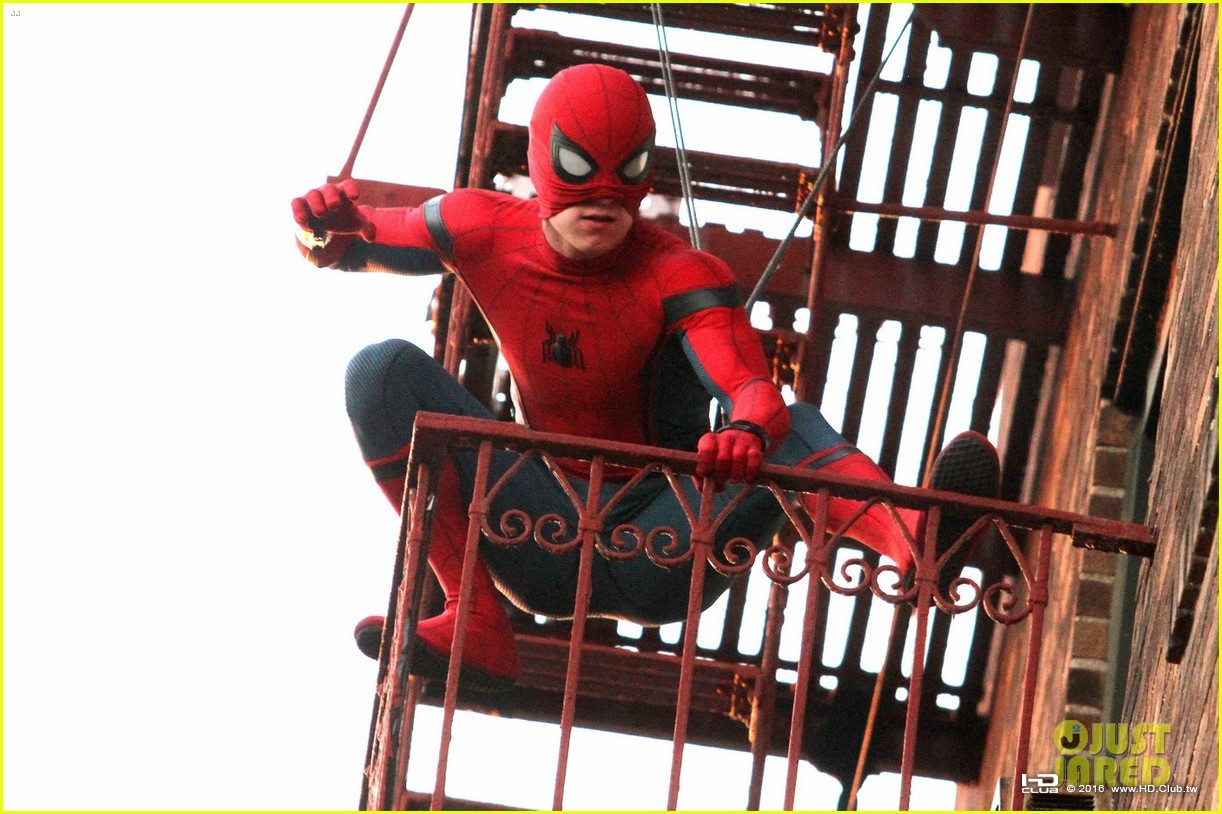 tom-holland-performs-his-own-spider-man-stunts-on-nyc-fire-escape-04.jpg