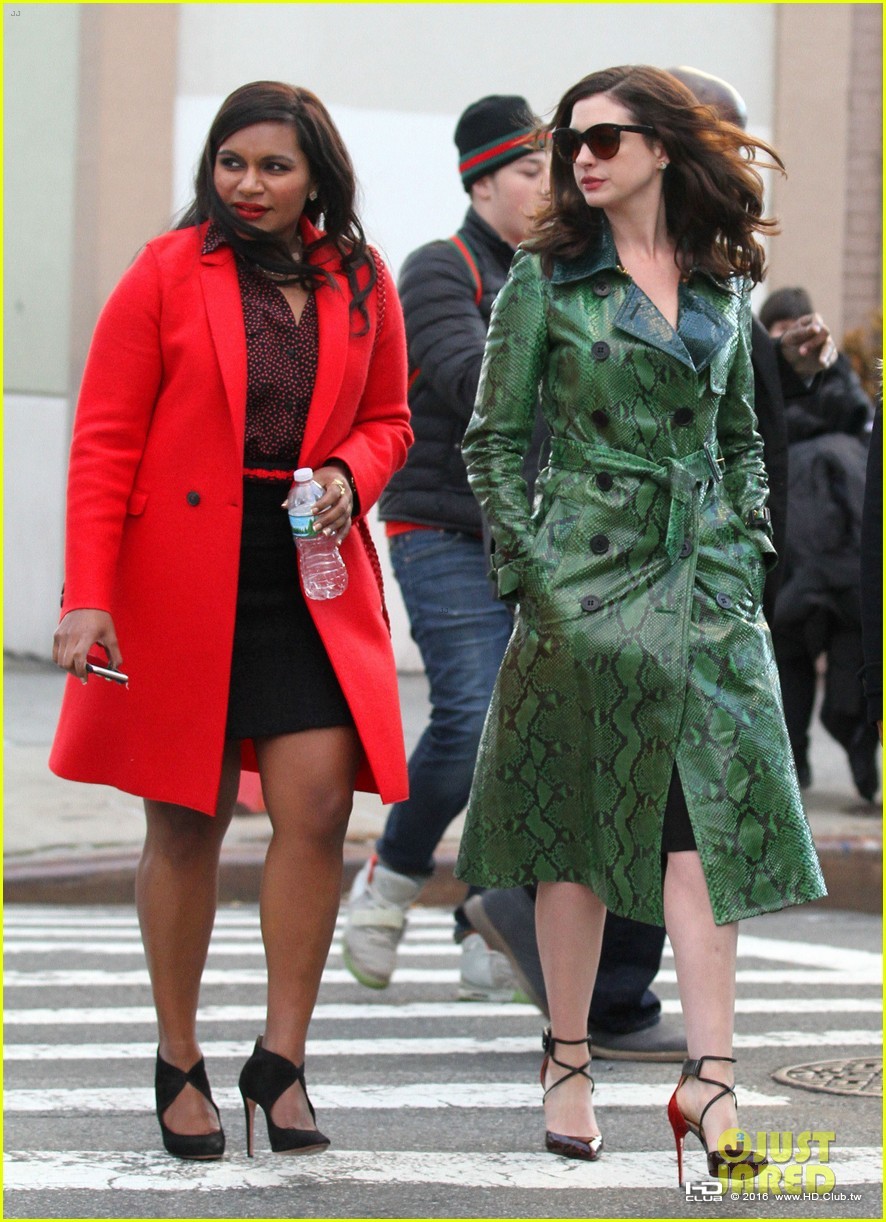 rihanna-oceans-8-cast-subway-nyc-filming-02.jpg