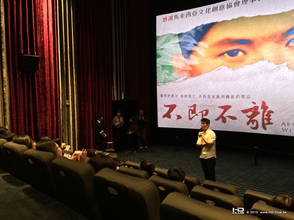 《不即不離》導演廖克發在映後和觀眾分享.jpg