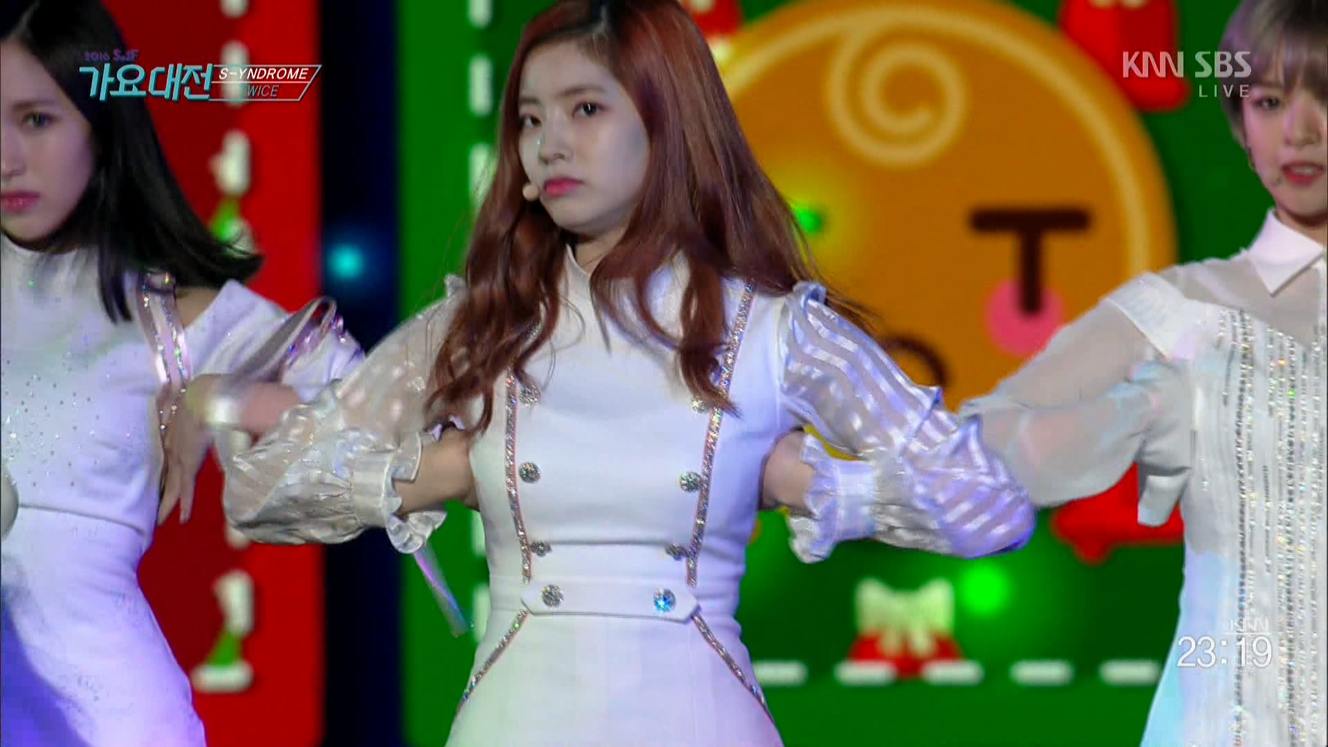 161226.KNN.2016 SAF 가요대전.1-2부 통합.HDTV.1080i.by.Shaytyen.ts_20170101_13152.jpg