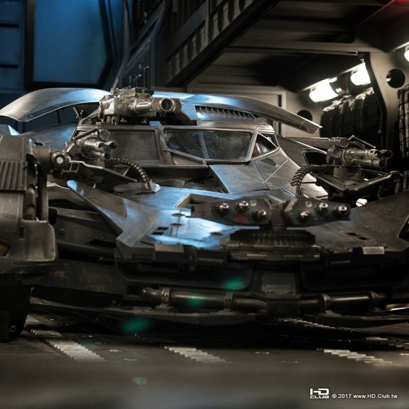 Justice-League-Batmobile-Weapons-Snyder.jpg