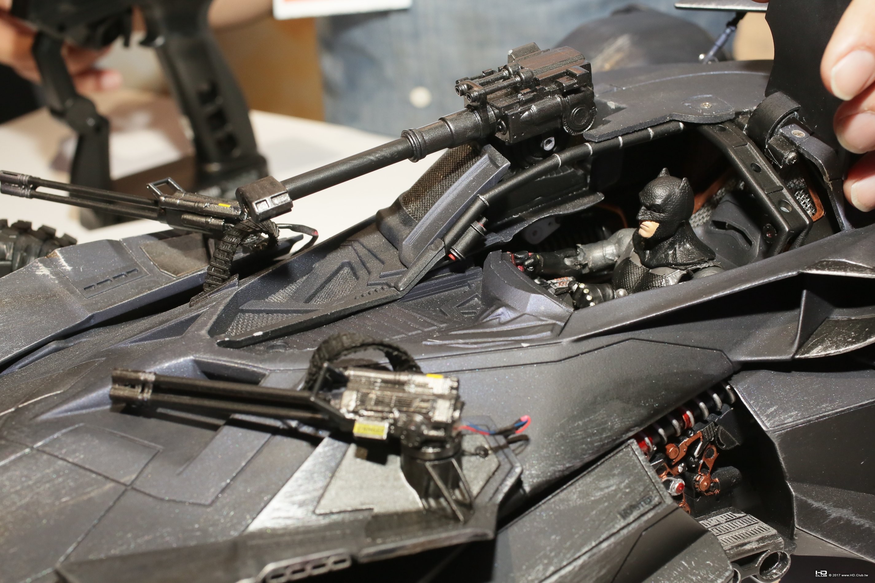 justice-league-batmobile-04.jpg