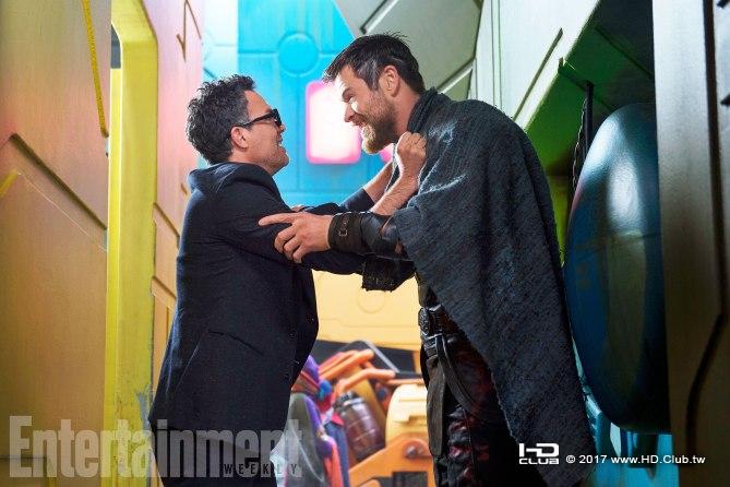 thor-ragnarok-mark-ruffalo-chris-hemsworth-image.jpg