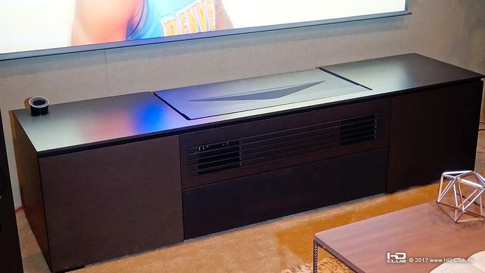 sony-vpl-vz1000es-cabinet-ces-2017.jpg