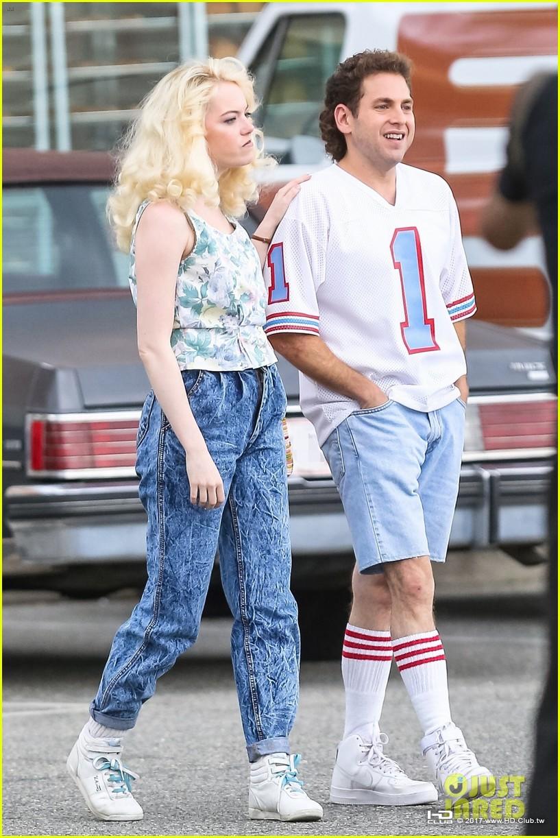 emma-stone-and-jonah-hill-bring-back-the-80s-on-maniac-set-02.jpg