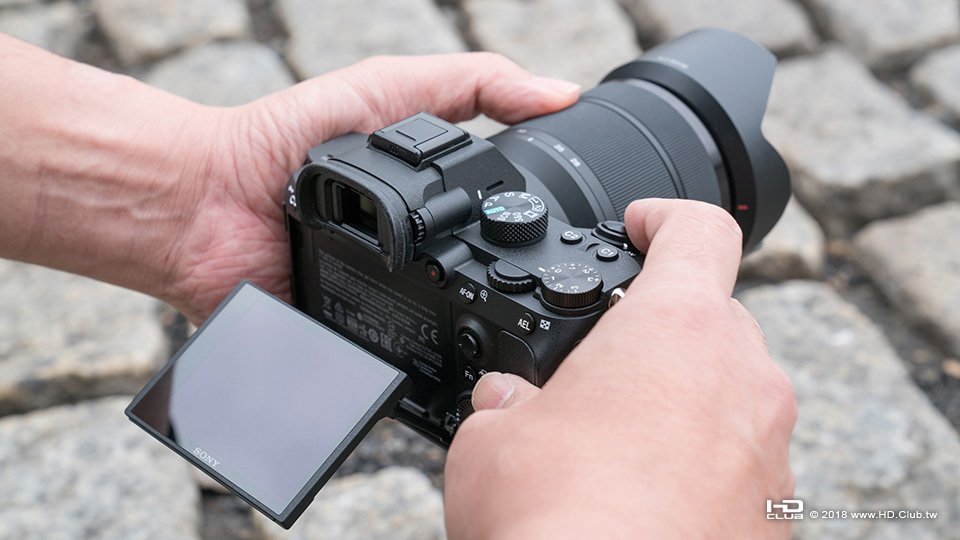 圖2) 全新 Sony α7 III 具備 93% 超寬廣自動對焦覆蓋範圍、高達10 fps  快速連拍及多.jpg