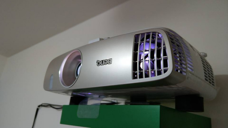 [已售出]BENQ W2000 投影機