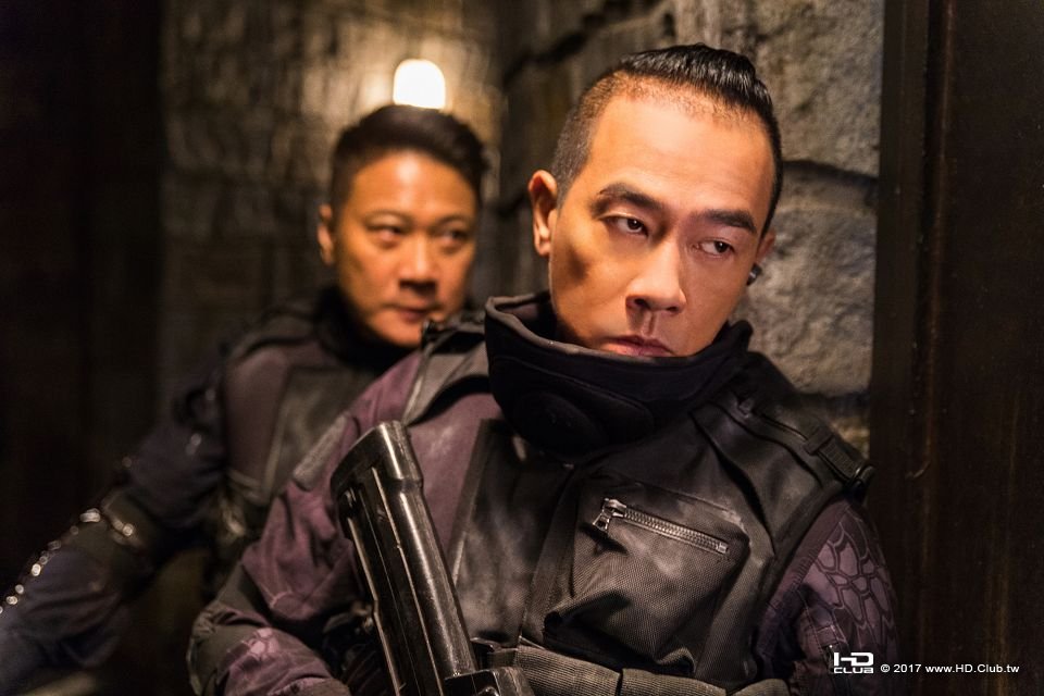 Jordan Chan and Chin Ka Lok ready for fight.jpg