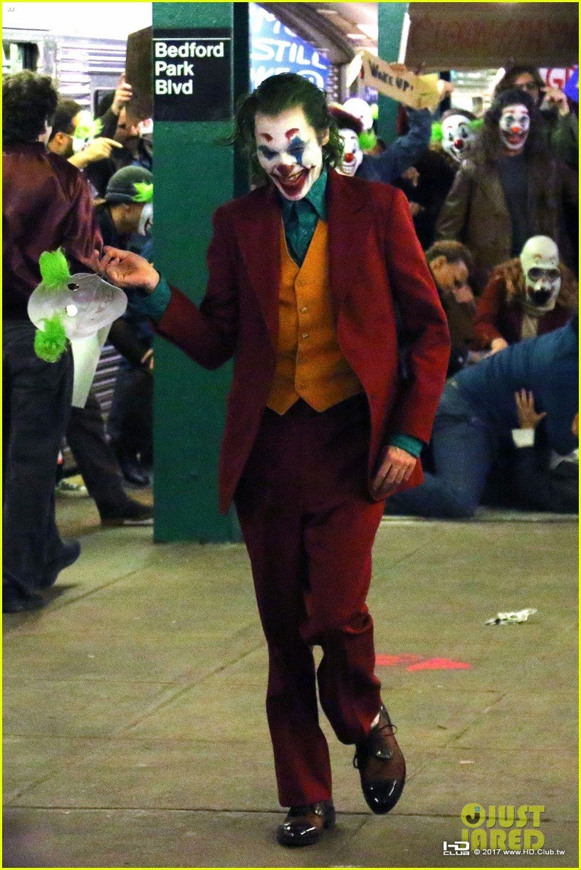 joaquin-phoenix-transforms-into-the-joker-filming-riot-scene-02.jpg