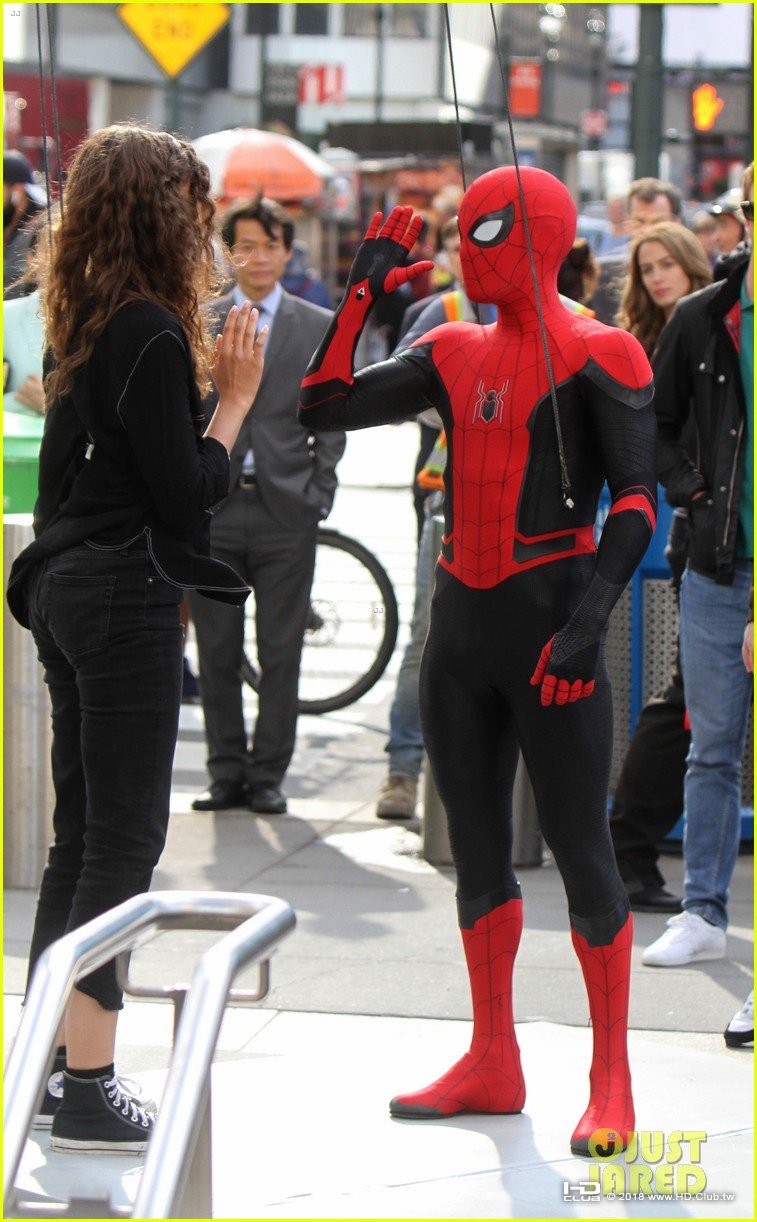 tom-holland-dons-spider-man-far-from-home-costume-while-filming-with-zendaya-in-nyc04.jpg