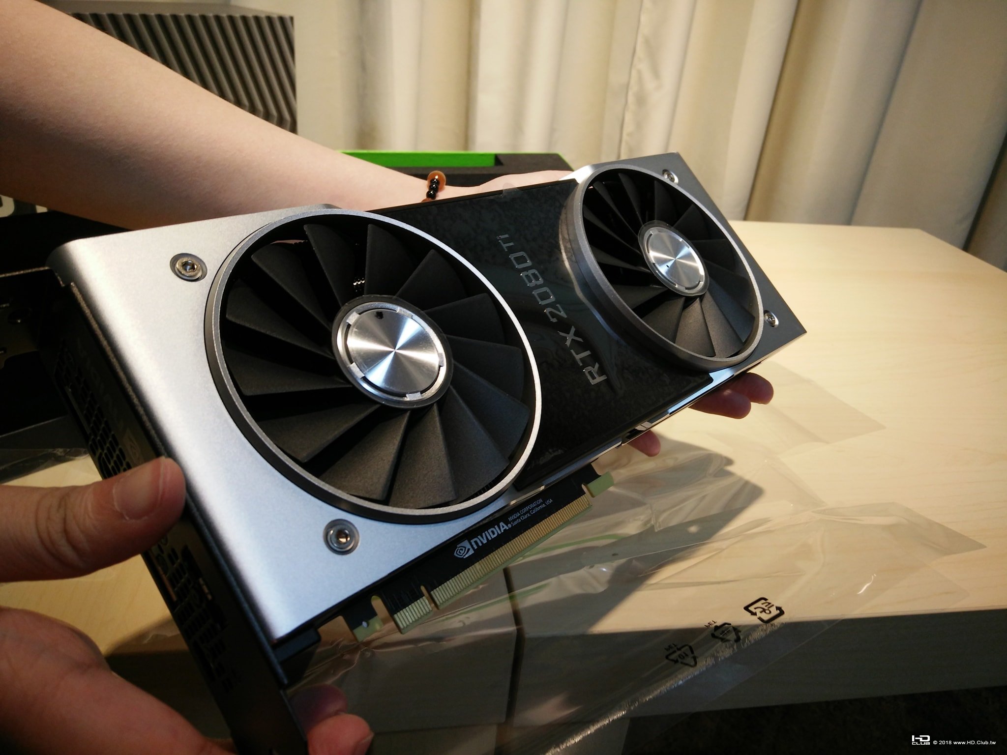 測試主角 RTX 2080TI 