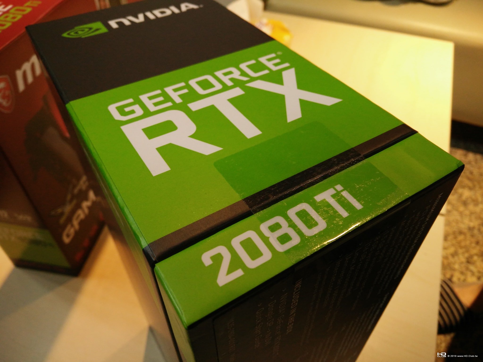RTX 2080Ti  包裝照1