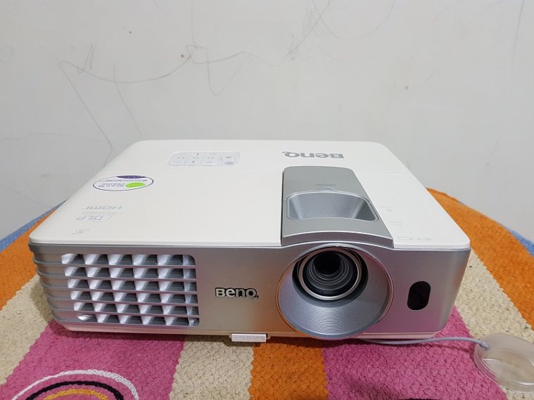 BENQ 短焦3D  W1070 Full HD投影機