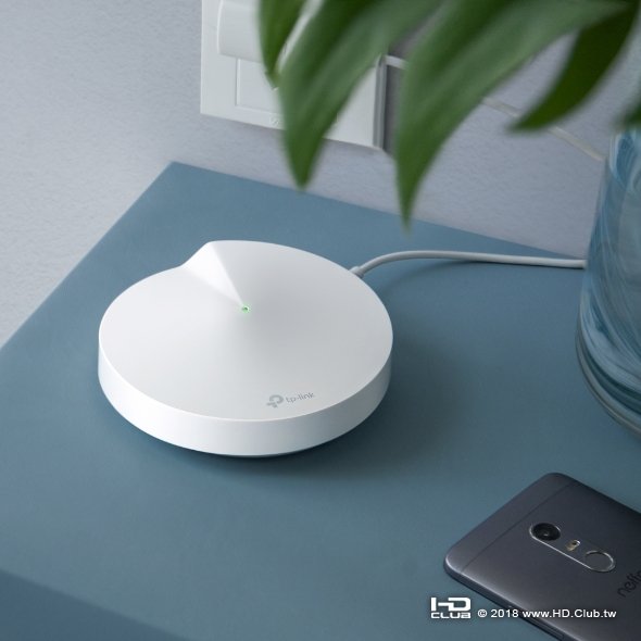 Deco P7 為全台首款 Mesh Wi-Fi 結合電力線的混合式路由器。.jpg