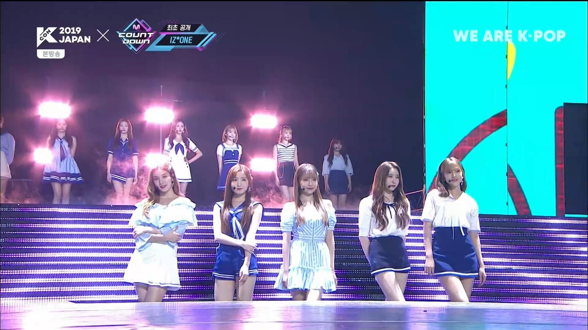 190530 Mnet KCON 2019 JAPAN IZONE - Intro + Airplane.ts_20190531_060545.276.jpg