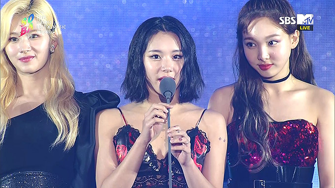 190822-SBS-2019-SORIBADA-BEST-K-MUSIC-AWARDS-TWICE---The-Favourite-Female-Artist.jpg
