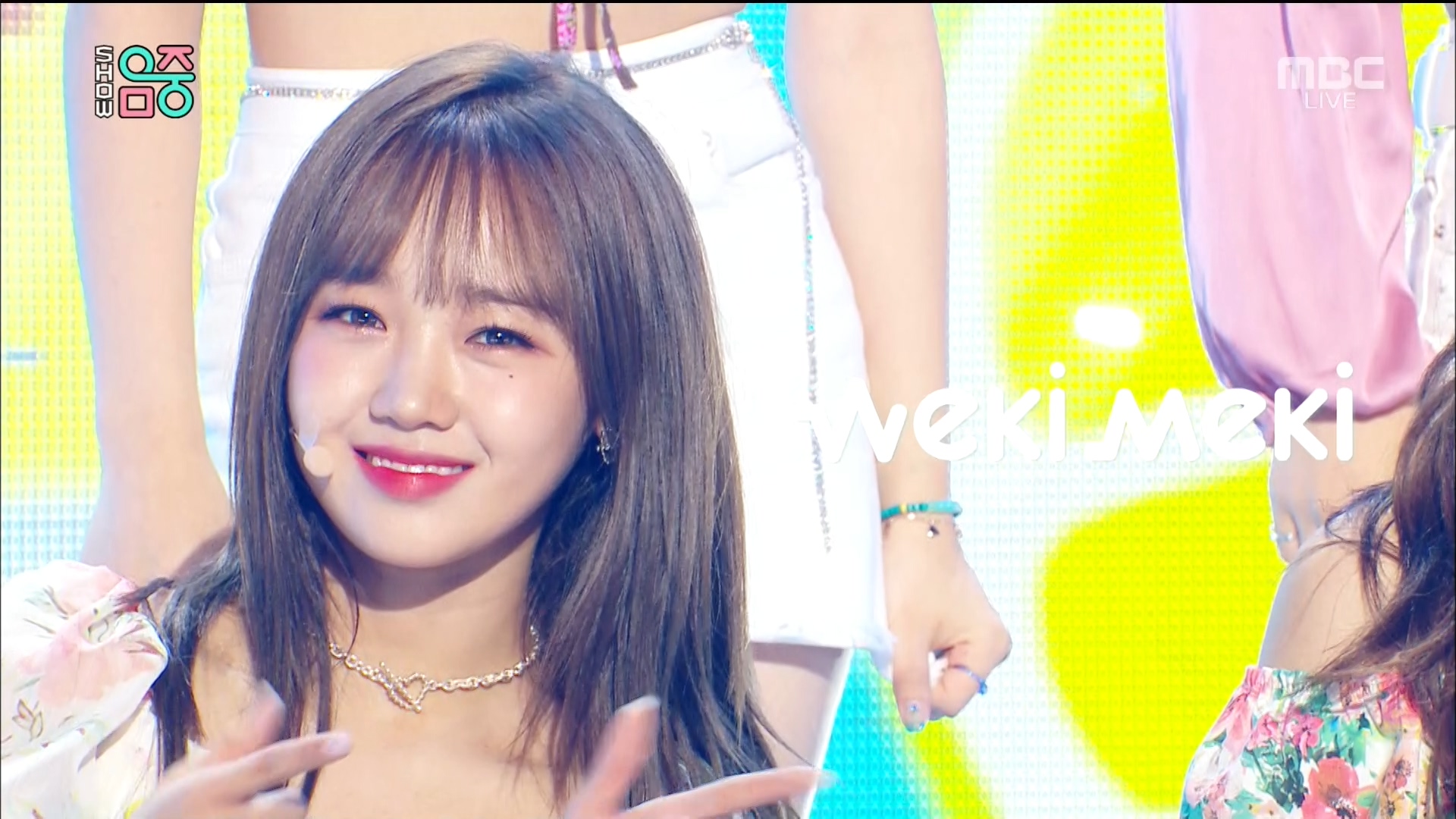 190824 MBC Music Core Weki Meki - Tiki-Taka (99%).ts_20190825_094310.769.jpg