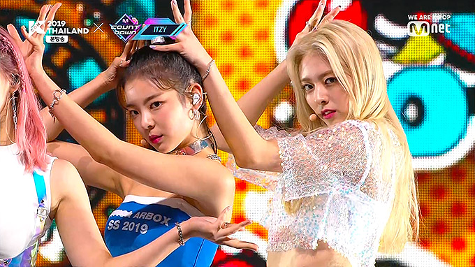191017-Mnet-KCON-Thailand-X-M!-Countdown-ITZY---Intro-+-ICY.ts_snapshot_05.jpg
