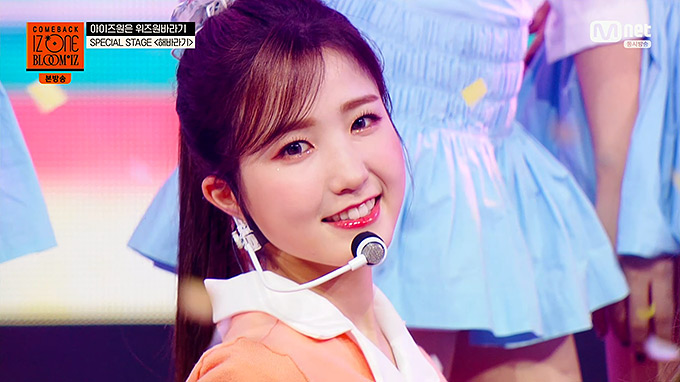IZONE---Hey.-Bae.-Like-it.-(해바라기)-(200217-Mnet-BLOOMIZ-Comeback-Showcase-E01.jpg