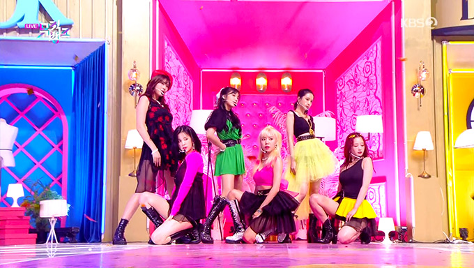 200417-KBS-Music-Bank-Apink---Be-Myself-+-Love-is-Blind-+-Dumhdurum.ts_snapshot_10.43.jpg