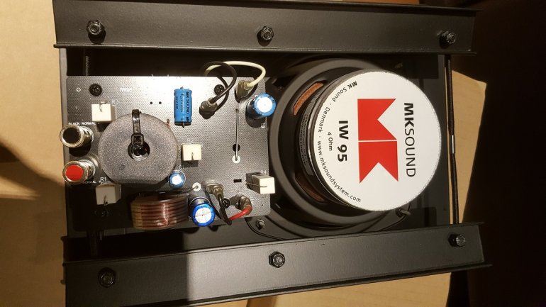 M&K Sound IW95