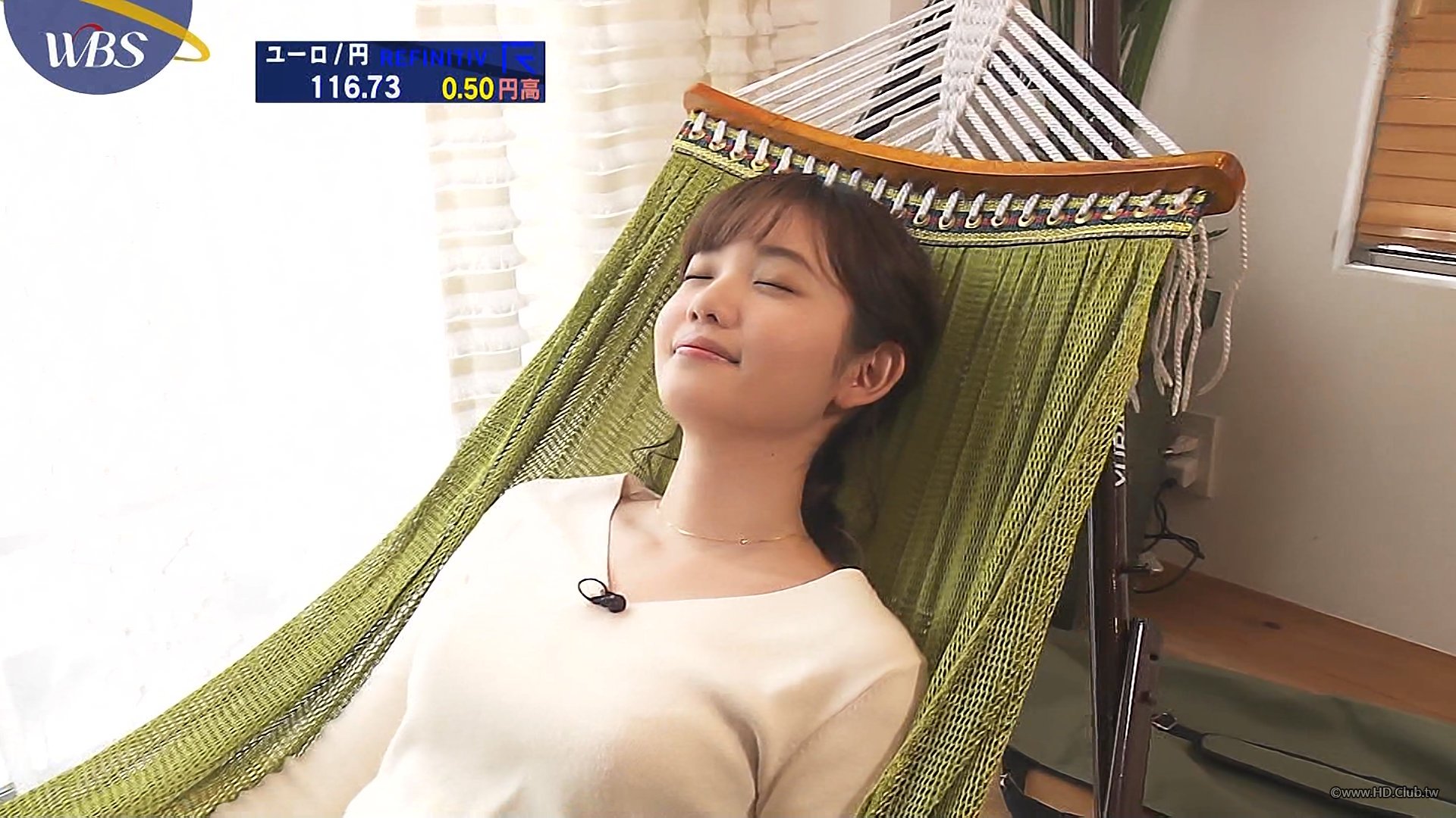 田中瞳_女子アナ_オッパイ_テレビキャプ画像_23.jpg