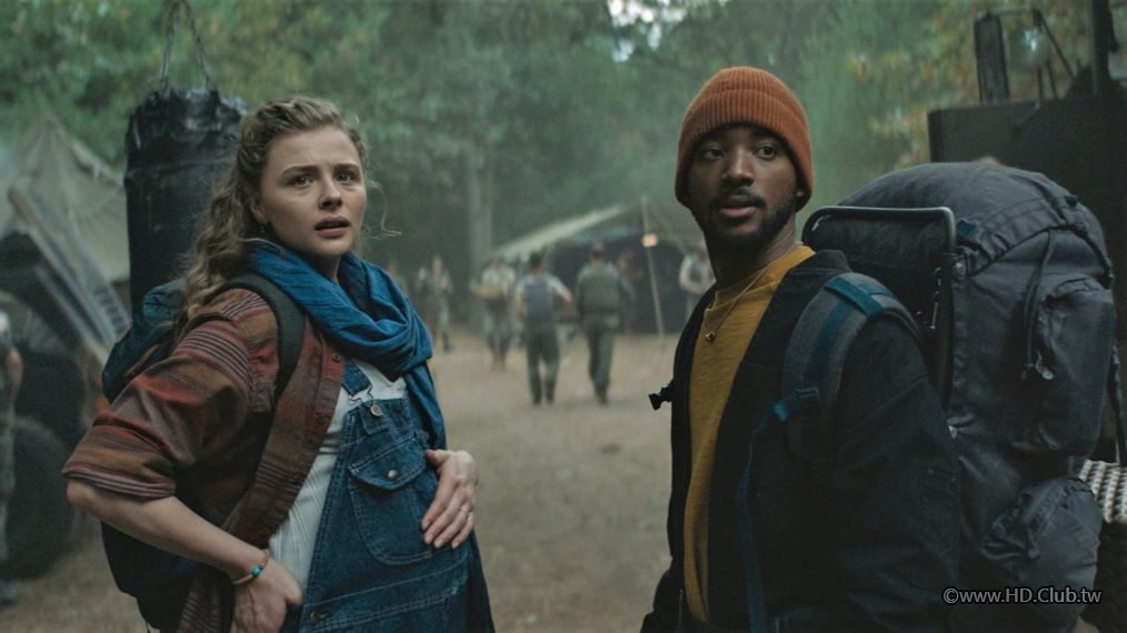 mother-android-chloe-grace-moretz-aglee-smith-1014x570.jpg