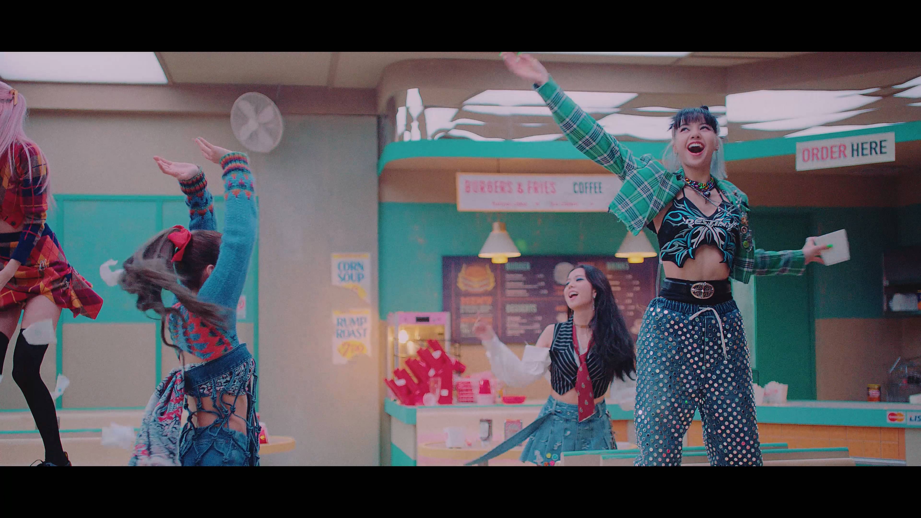 BLACKPINK - Lovesick Girls [Bugs! 2160p].mkv_000208.052.jpg