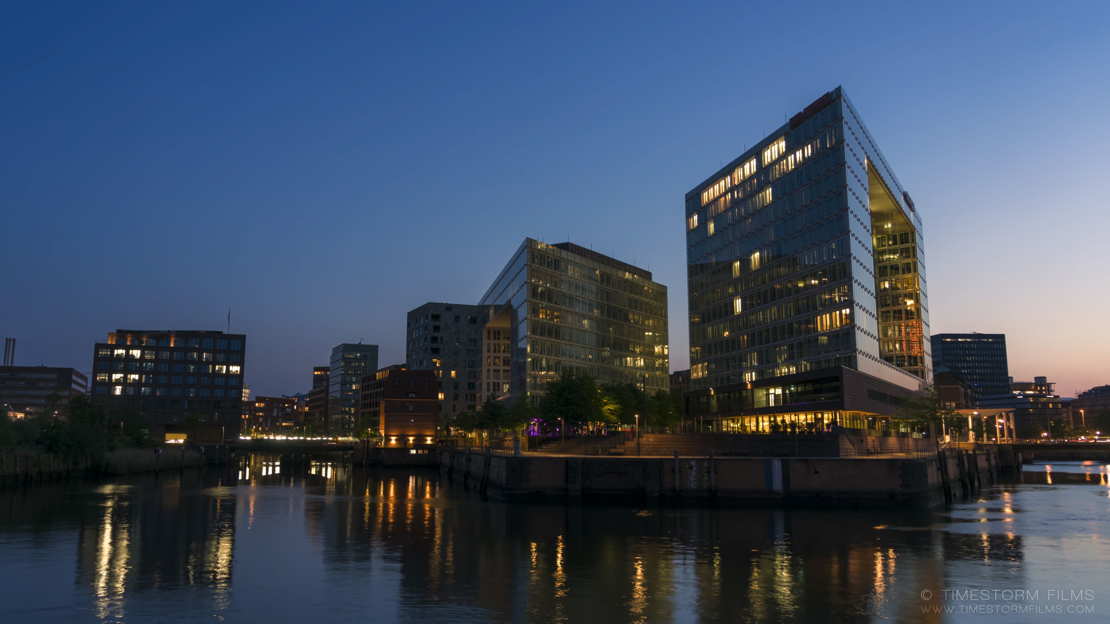 [HDR.TIMESTORM.8K.视频] 汉堡的白夜 WHITE NIGHTS OF HAMBURG 8K60.mp4_20240208_120.jpg