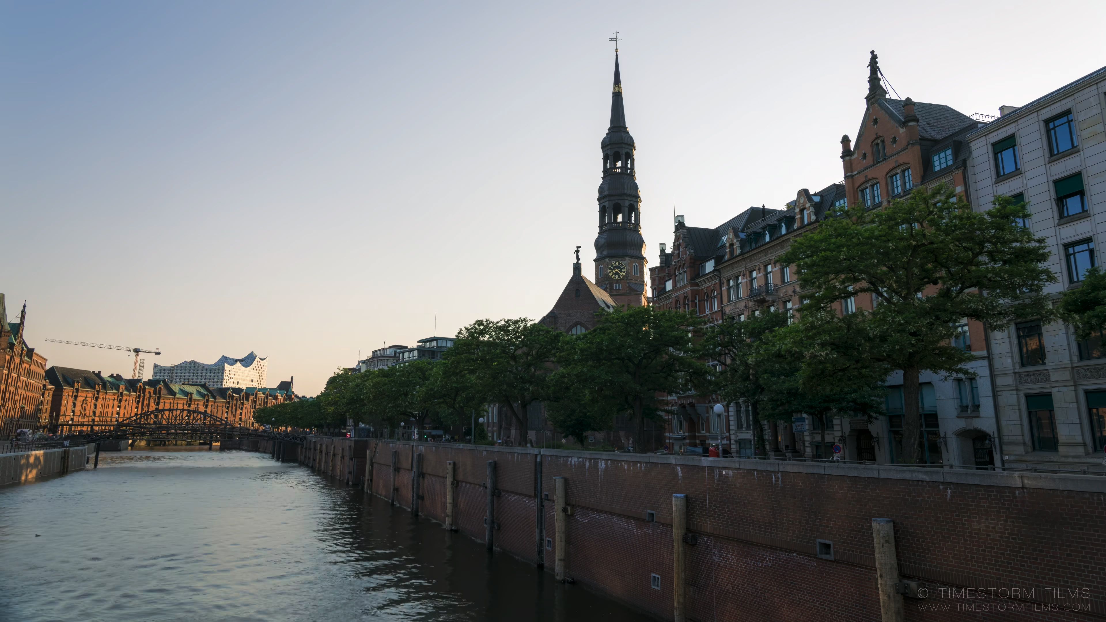 [HDR.TIMESTORM.8K.视频] 汉堡的白夜 WHITE NIGHTS OF HAMBURG 8K60.mp4_20240208_120.jpg