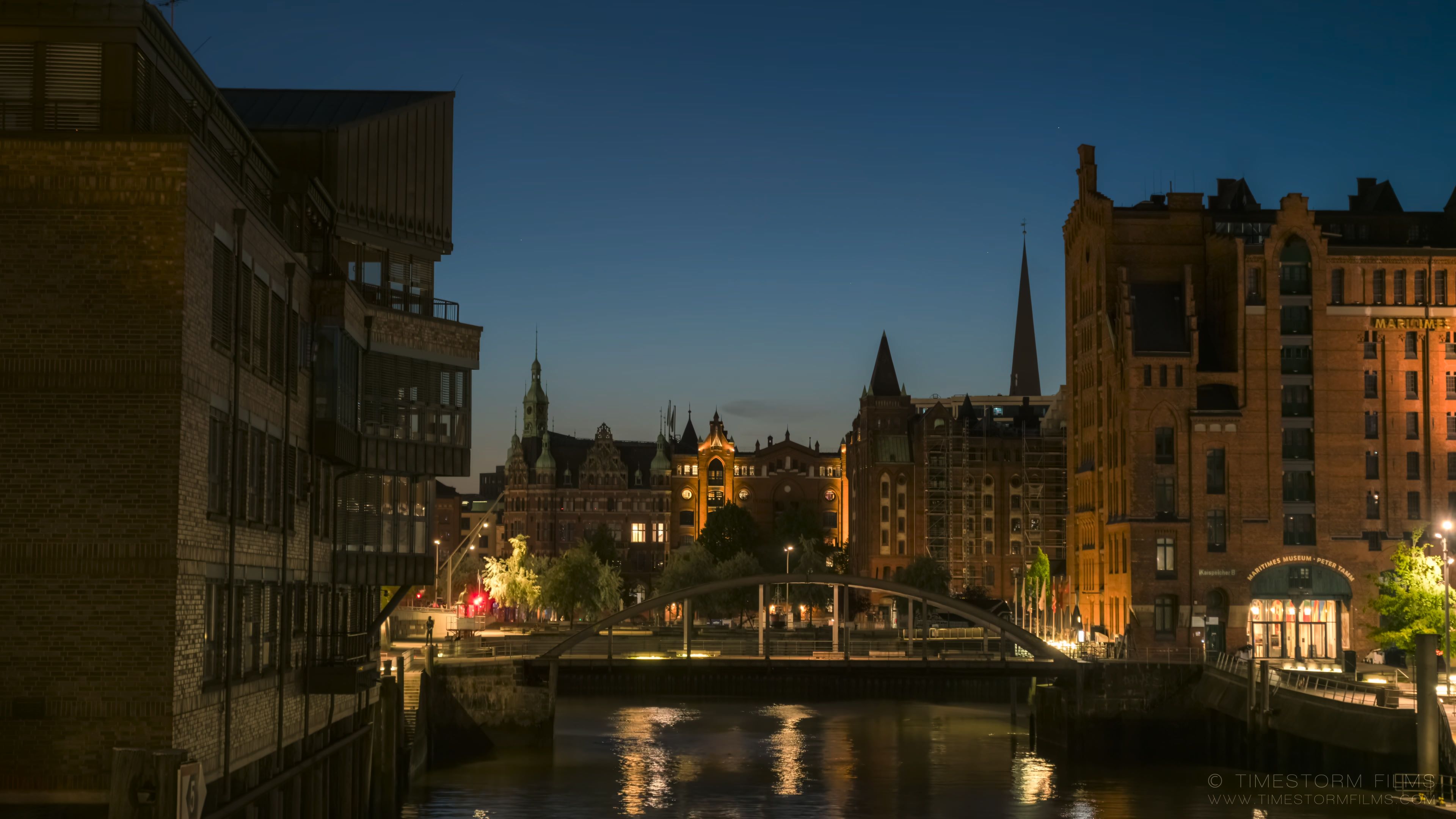 [HDR.TIMESTORM.8K.视频] 汉堡的白夜 WHITE NIGHTS OF HAMBURG 8K60.mp4_20240208_120.jpg