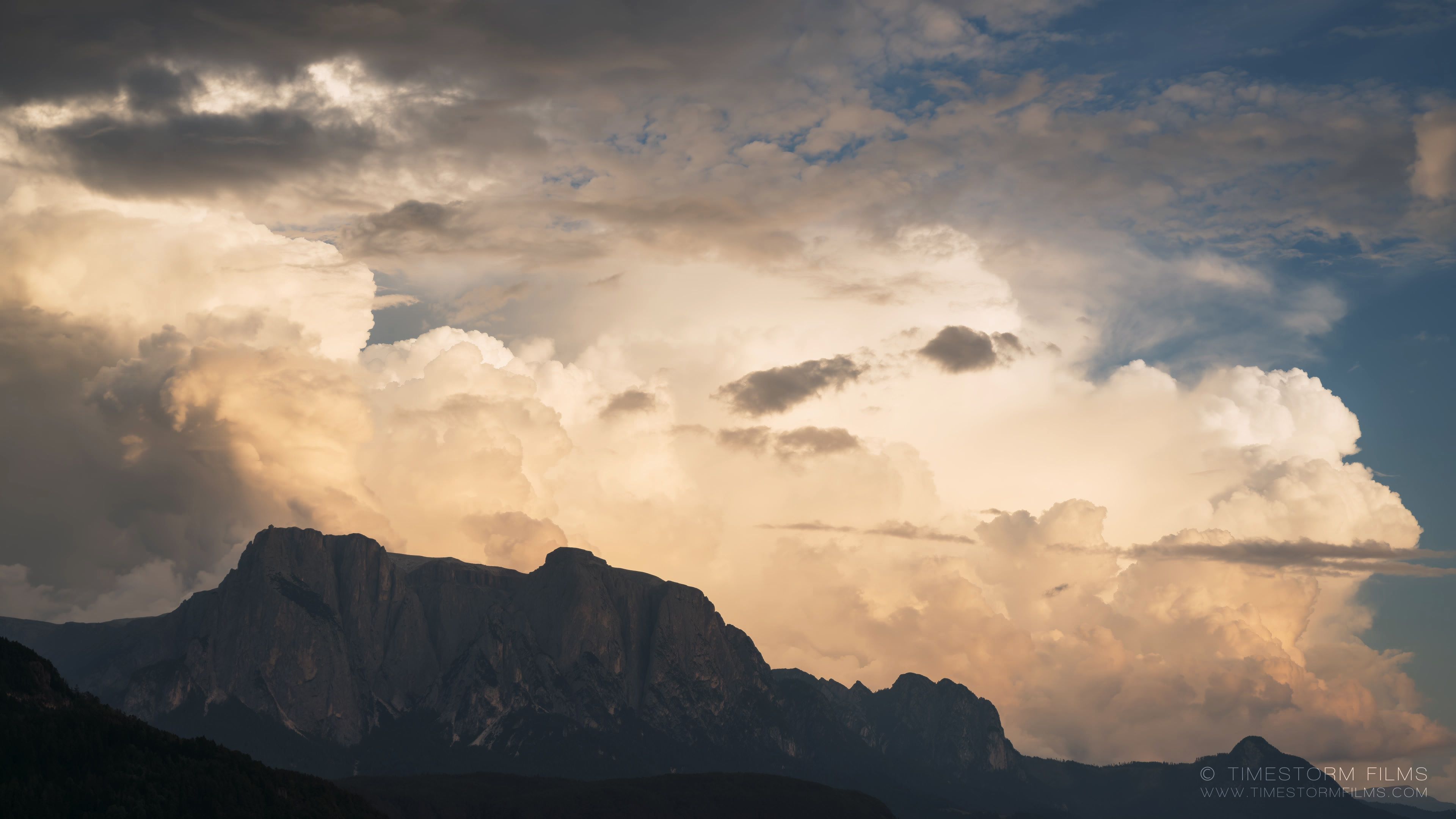 [TIMESTORM.8K.视频] 对流 Convection 3.0 An 8K weather timelapse.mp4_20240208_121.jpg