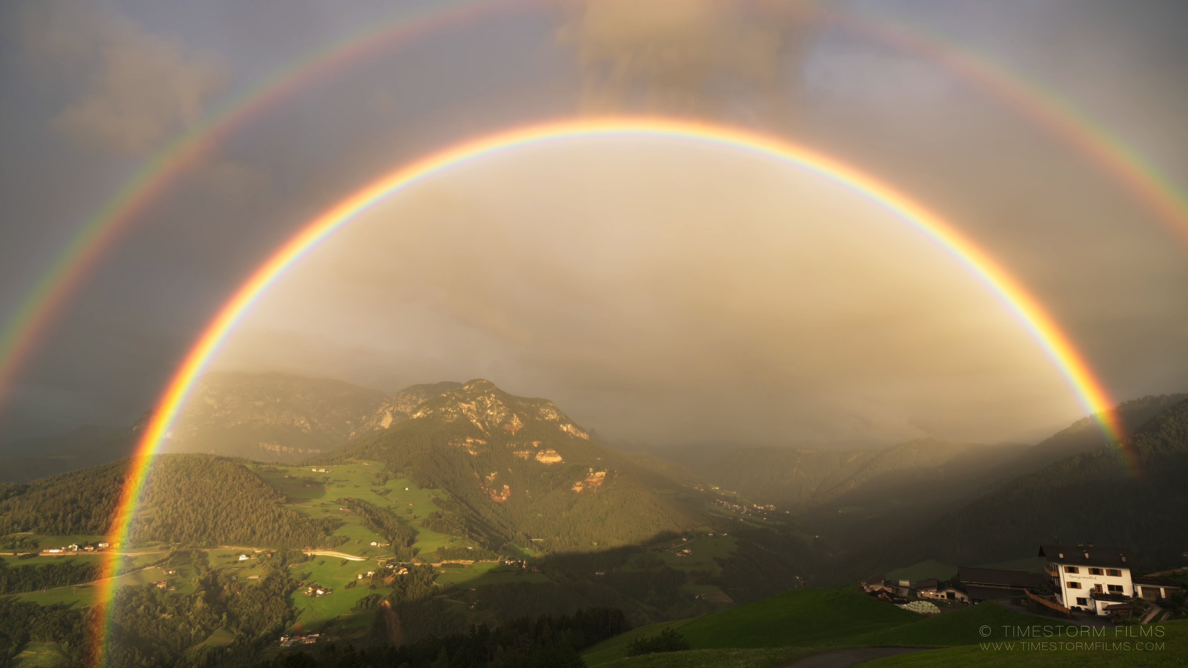 [TIMESTORM.8K.视频] 对流 Convection 3.0 An 8K weather timelapse.mp4_20240208_122.jpg