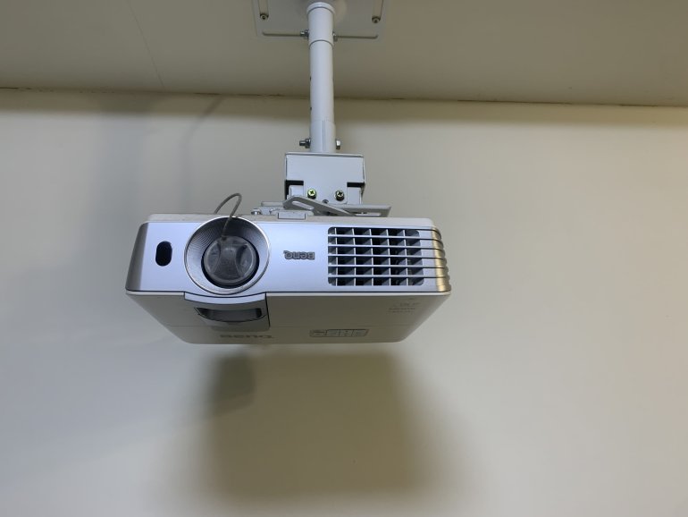 BenQ W1070+ 短焦3D藍光劇院投影機