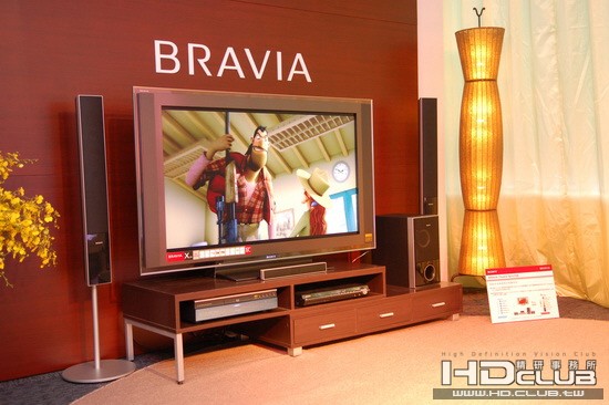 七.全套Sony家庭劇院裝備，上方是52吋的Bravia X，左下方是售價接近四萬元的藍光播放機BDP-S1E ...