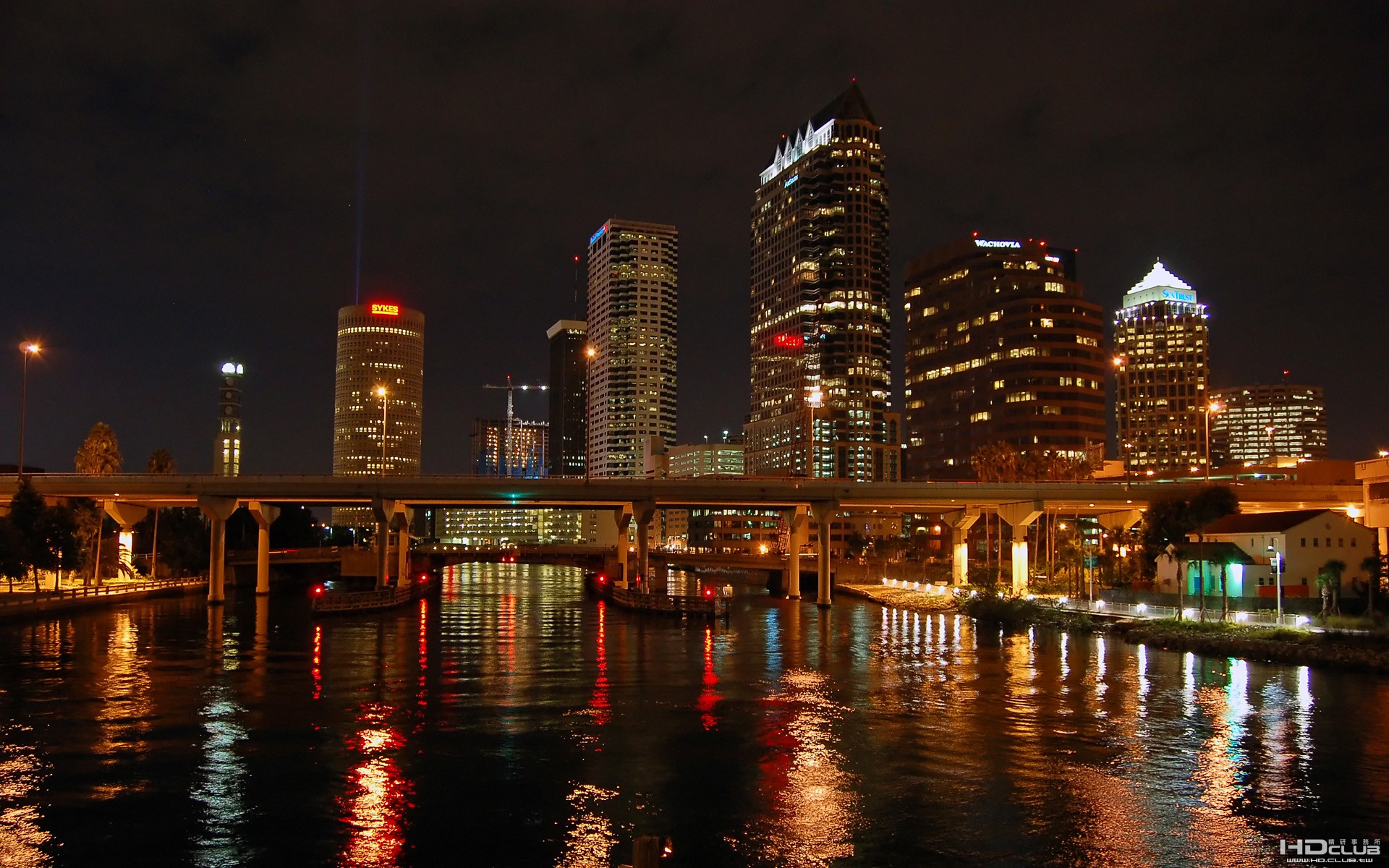 12tampabaywaterandskyline_1920x.jpg
