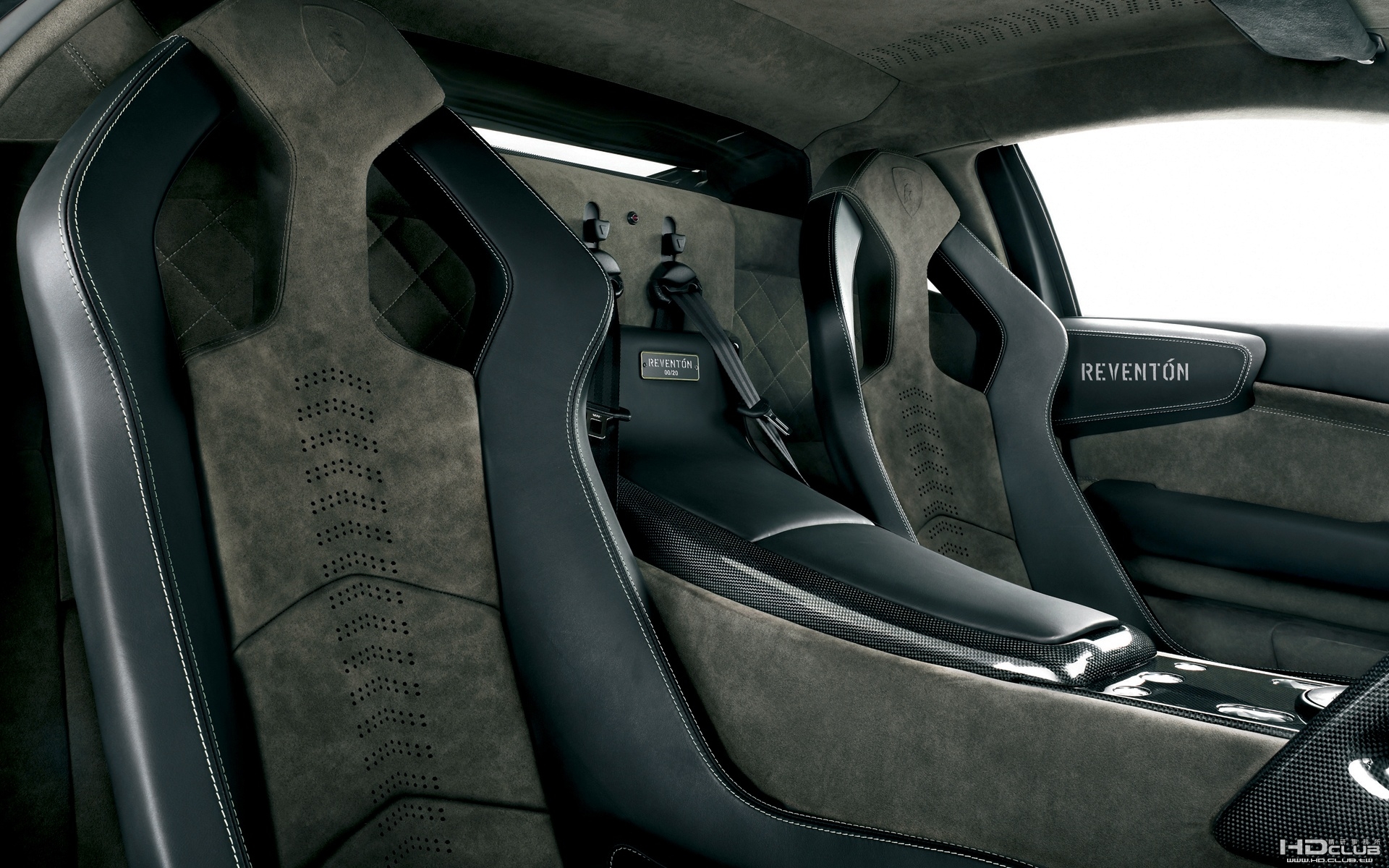 lamborghini-reventon-widescreen-011.jpg