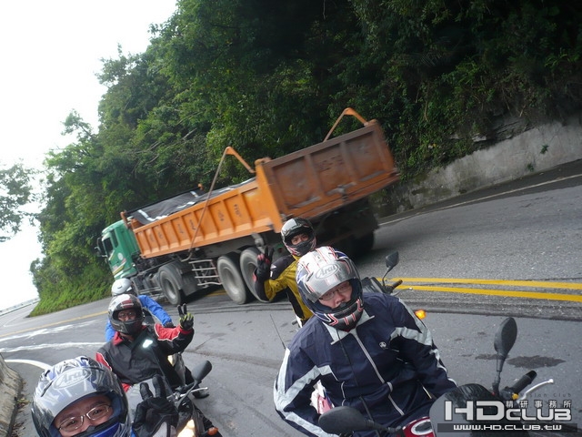 蘇花跟沙石車大鬥法.jpg