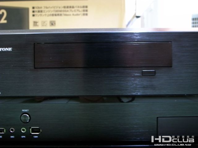 光碟機前檔板(當光碟機托盤伸出時,無法按到按鈕-失敗的設計)