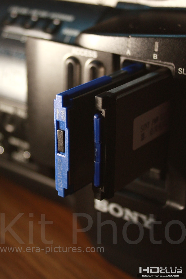 左边为Sony SxS卡