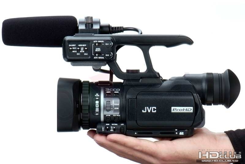 JVC-GY-HM100_web2SuperSize[1].jpg