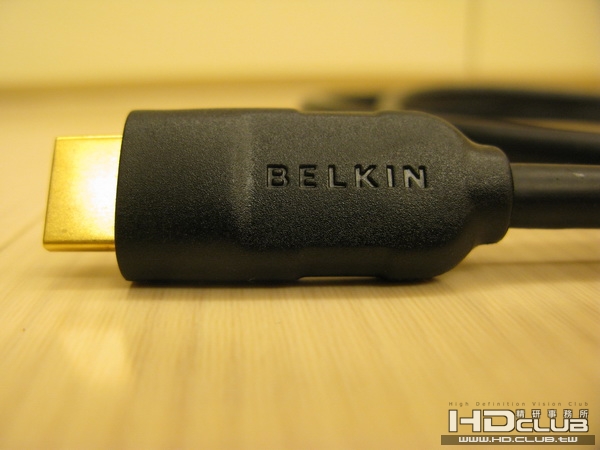 附件除遙控器、說明書、AV線、8字電源線外，還附了近2公尺長的Belkin HDMI線。 ... ... ... ... ... ... ...  ...