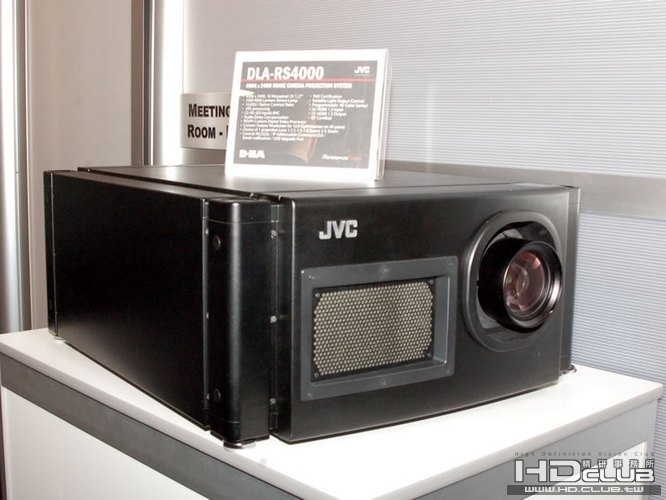 7. 4K2K D-ILA 投影機DLA-RS4000