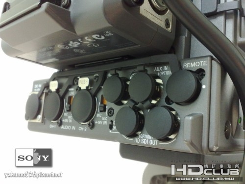 Blog_SRW9000_10-Connector.jpg