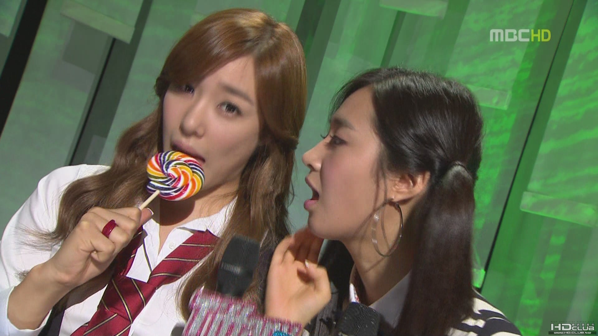 Baek Ji Young 090829 MBC- My Ear Candy.JPG