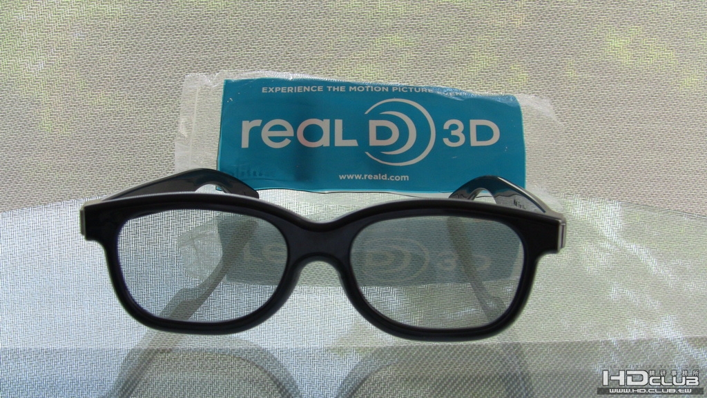 RealD 3D Circular Polarized Glasses不知是不是電影院裡才用的到?